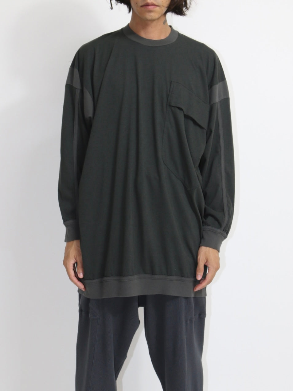 BIG POCKET TEE【O20TS2】OFF BLACK