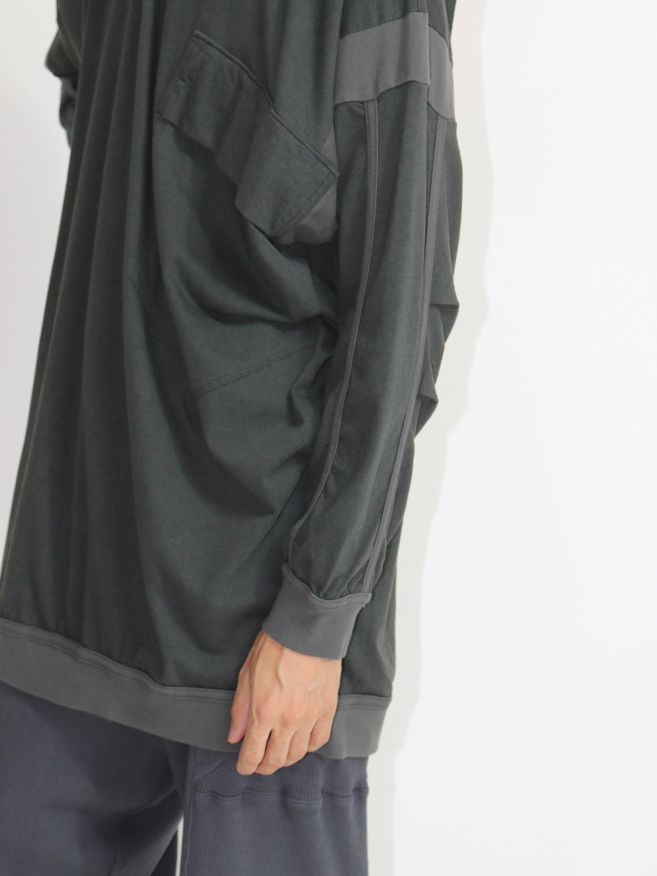 BIG POCKET TEE【O20TS2】OFF BLACK