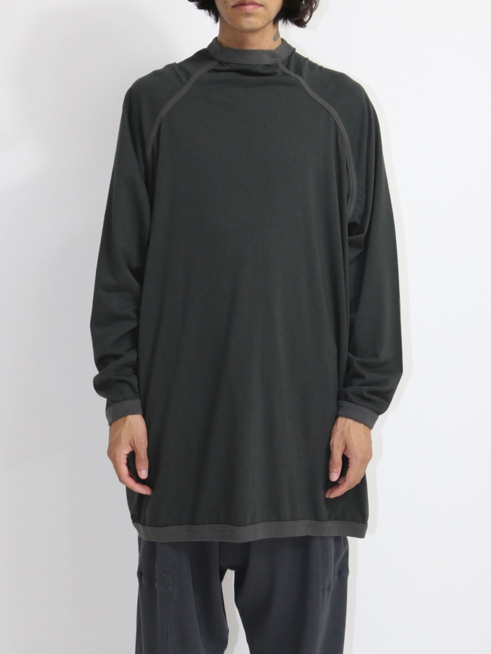 WIDE FIT HIGH NECK TEE【O20TS3】OFF BLACK