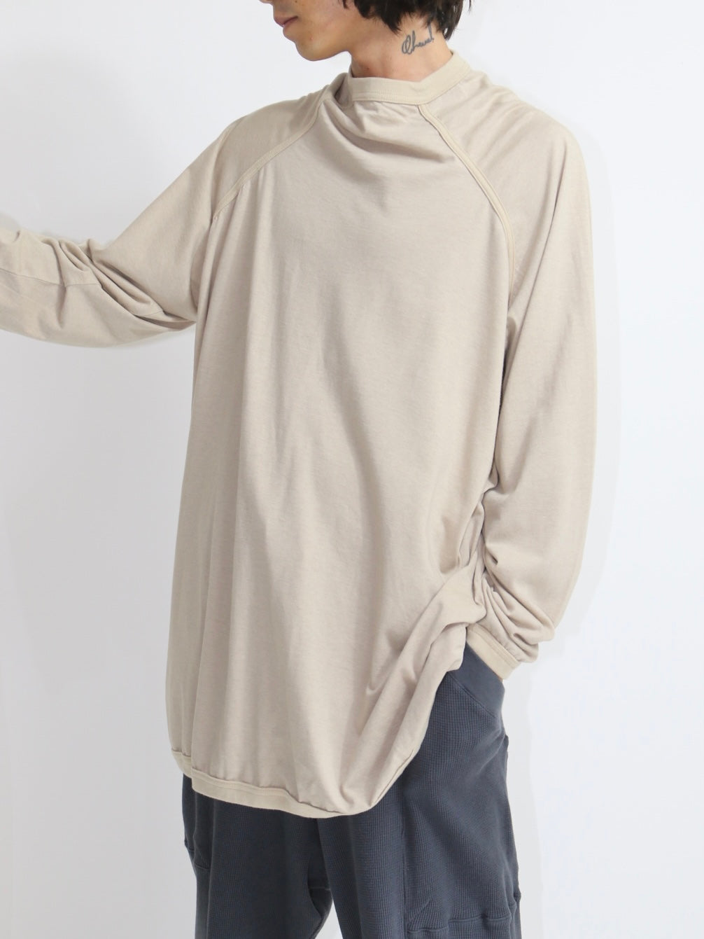 WIDE FIT HIGH NECK TEE【O20TS3】ASH SAND