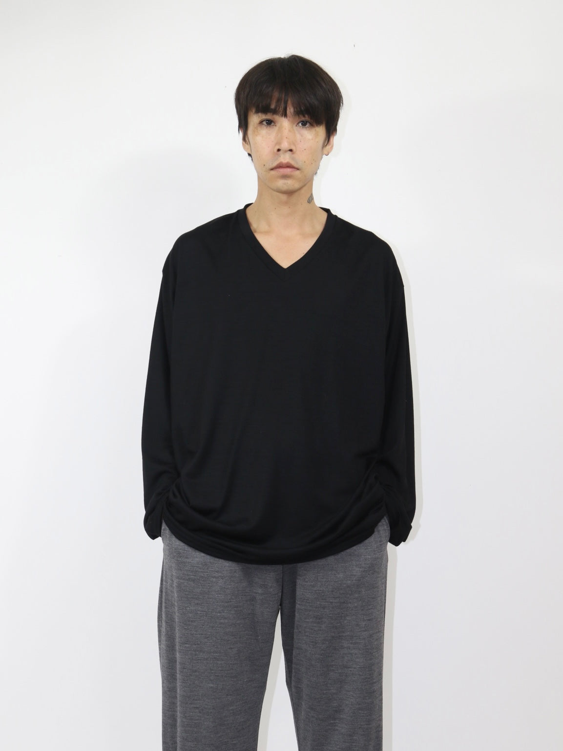 MERINO V NECK【A-107】BLACK