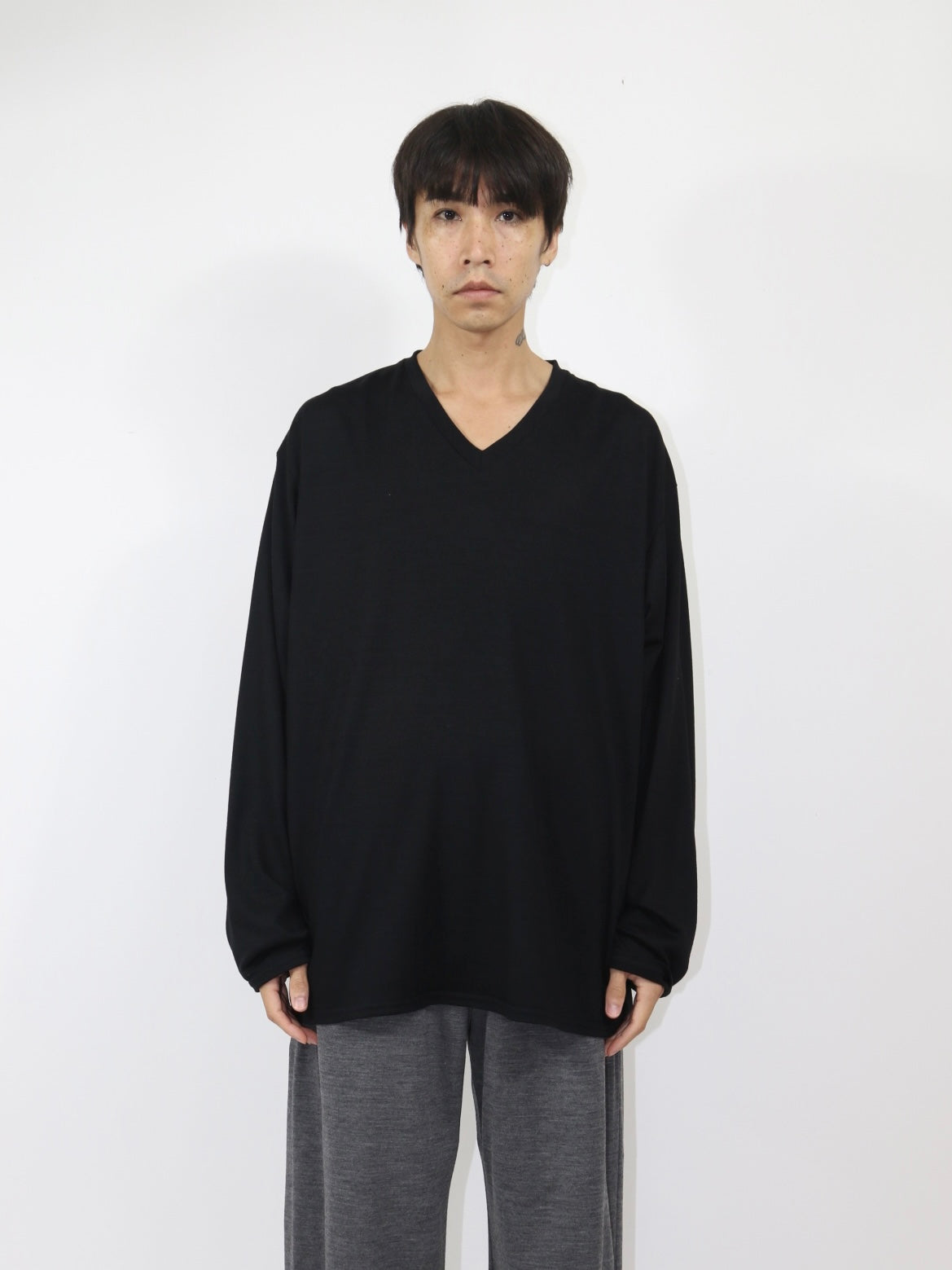 MERINO V NECK【A-107】BLACK
