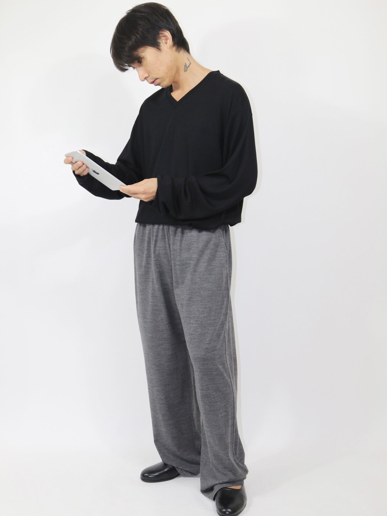 MERINO V NECK【A-107】BLACK