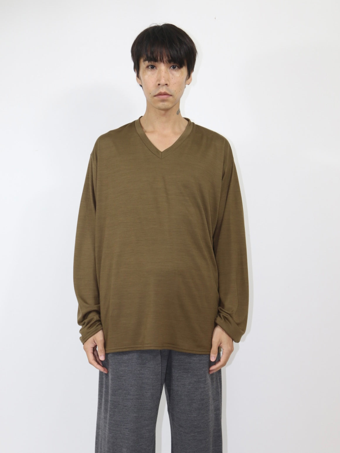 MERINO V NECK【A-107】COYOTE