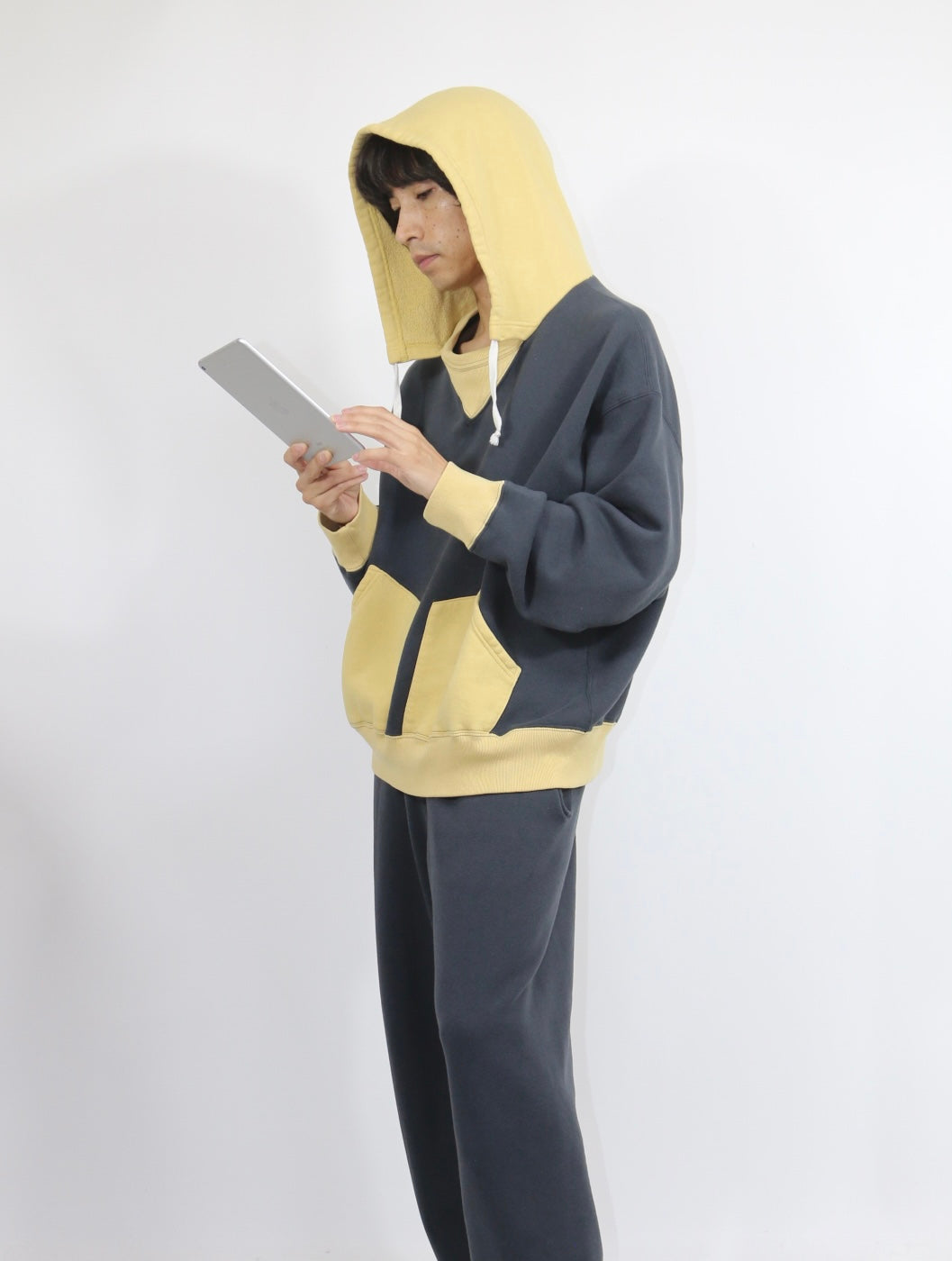 AFTER HOODED SWEAT【A114】OFF BLACK/AGING GOLD