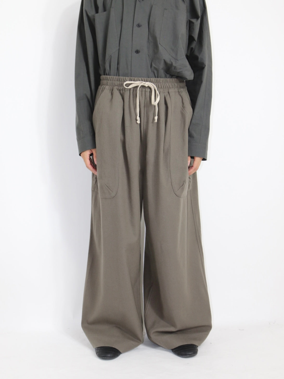 WIDE EASY PANTS【O20TR1】TAUPE