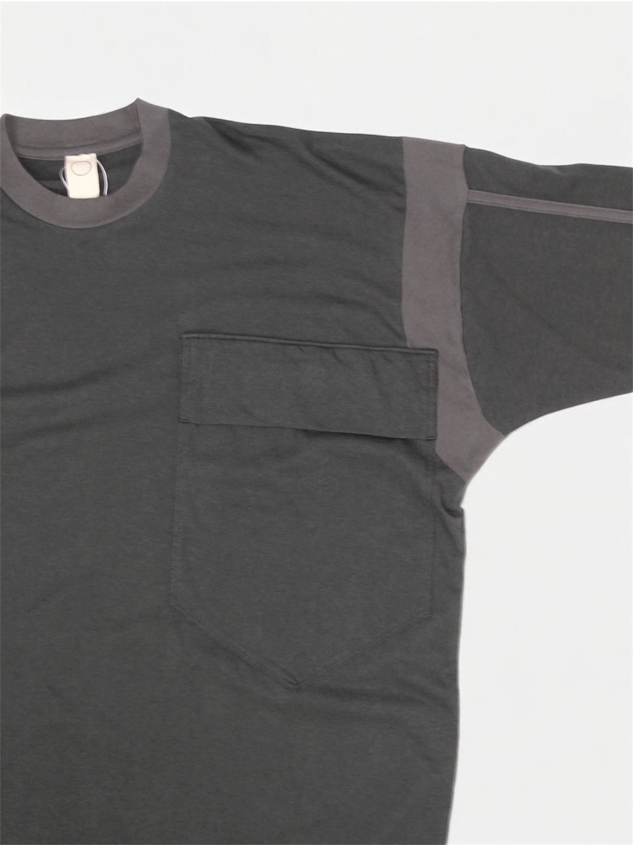 BIG POCKET TEE【O20TS2】OFF BLACK